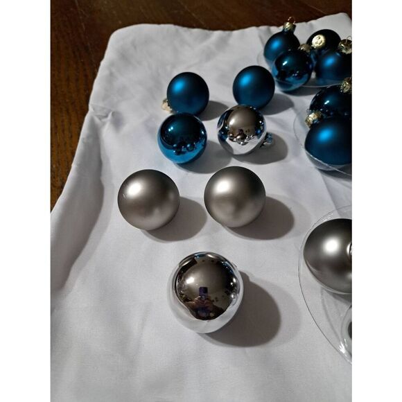 19 The Christmas Shoppe Blue Silver Fig & Magnolia Handcrafted Glass Ornaments - Picture 5 of 7